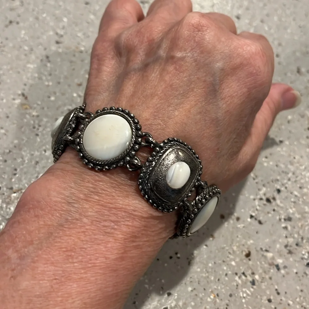 VINTAGE PREMIER DESIGNS MOTHER OF PEARL SILVER TONE CHUNKY BRACELET